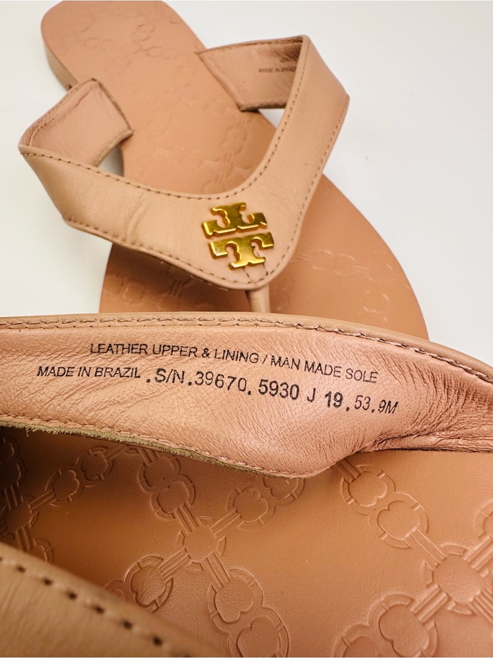 Tory Burch Monroe Beige Tan Leather Upper Thong Flip Flop Sandal Gold Logo - Picture 7 of 9
